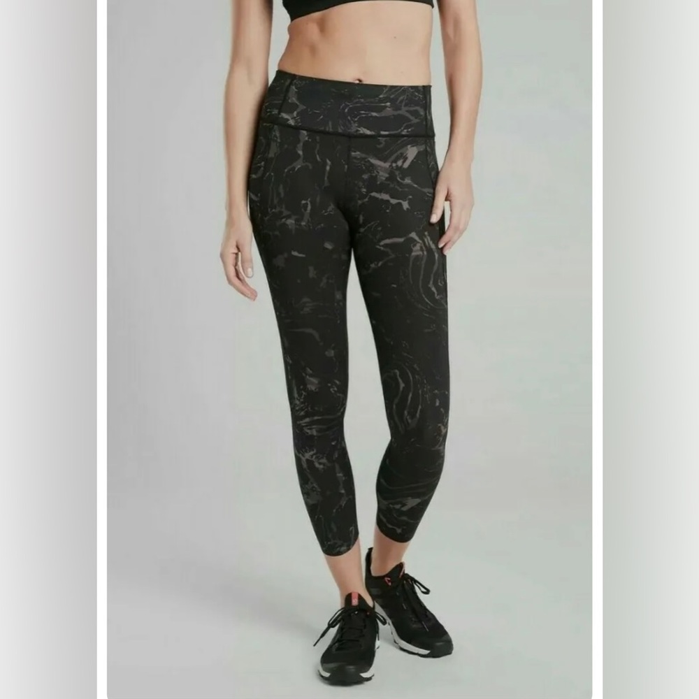 Athleta Velocity Stash Pocket Marble 7/8 leggings- black size L
